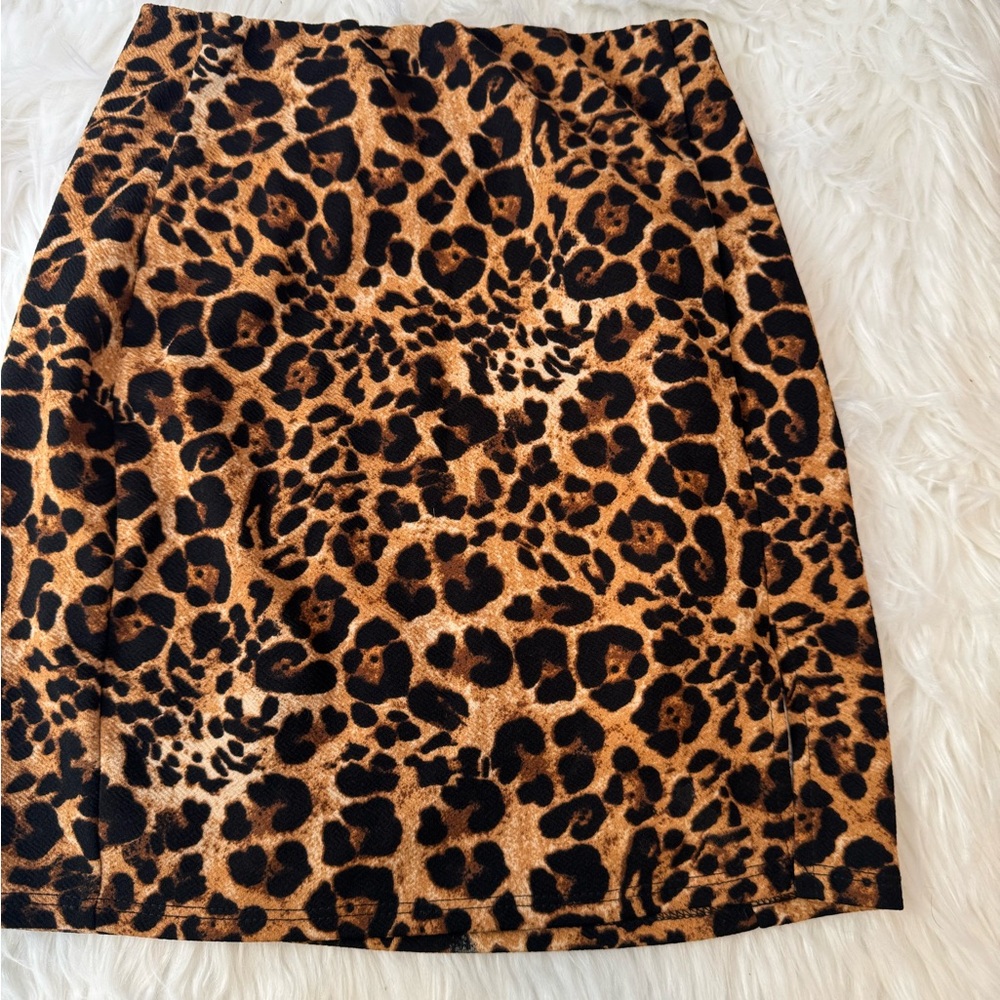 Windsor animal print mini skirt, small slit